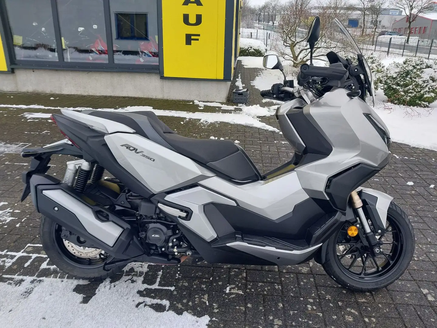 Honda ADV 350 A Plateado - 1