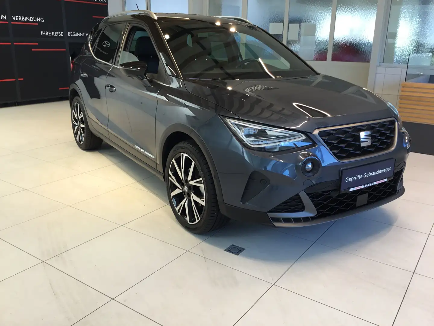 SEAT Arona 1,0 Eco TSI FR DSG Gris - 2