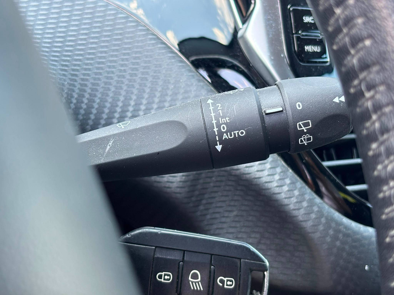 Peugeot 2008 Navigatie/cruise controle/automatisch airco — photo 14