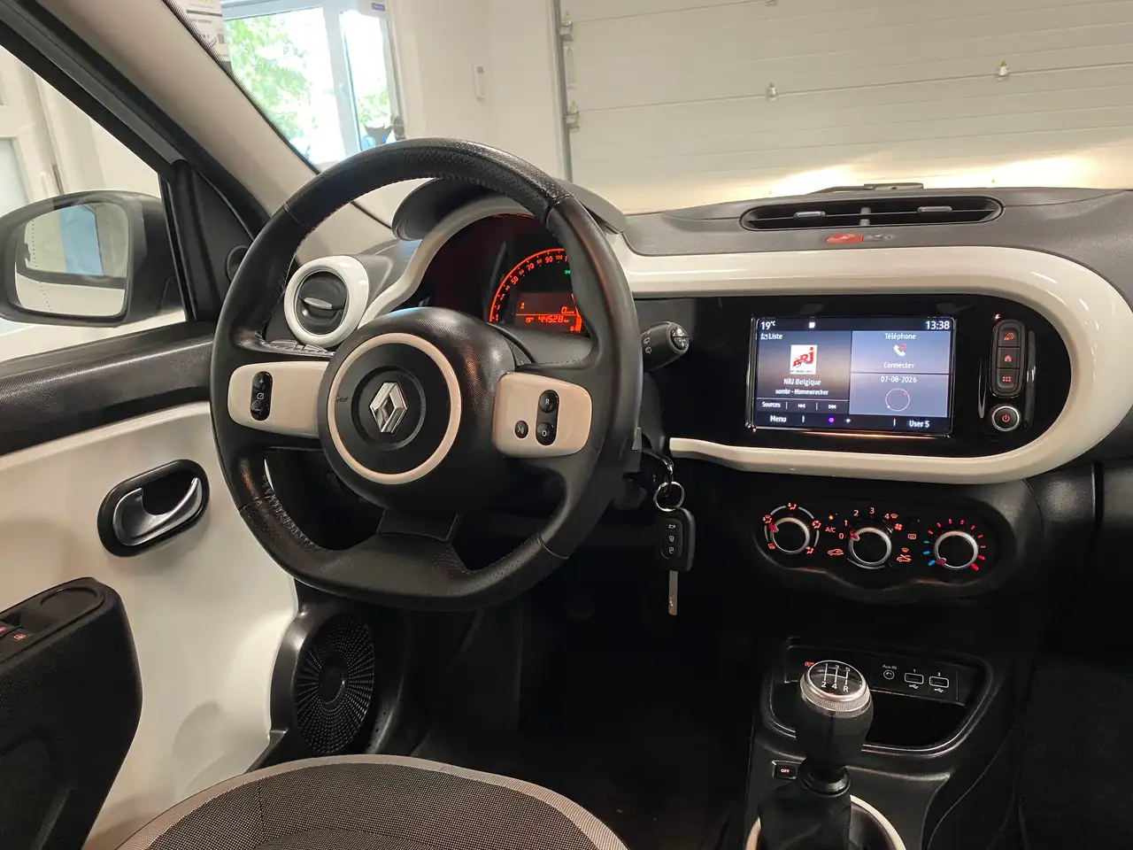 Renault Twingo 1.0i SCe Signature 1erMAIN / CARNET COMPLET / ETAT NEUF / FULL OPTIONS, миниатюра 14