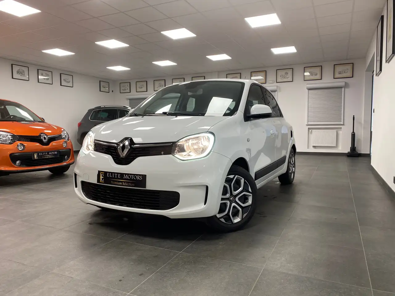 Renault Twingo 1.0i SCe Signature 1erMAIN / CARNET COMPLET / ETAT NEUF / FULL OPTIONS