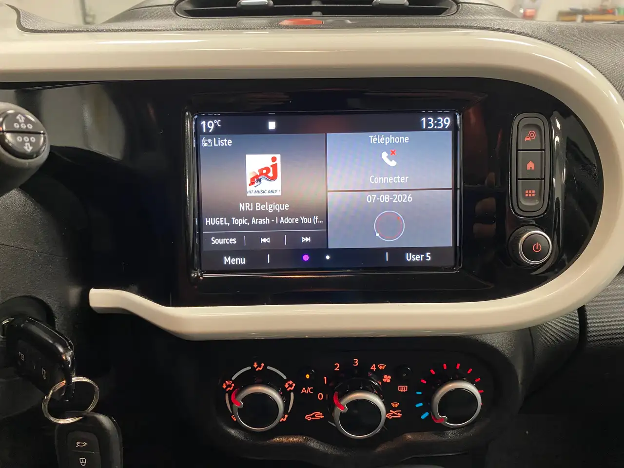 Renault Twingo 1.0i SCe Signature 1erMAIN / CARNET COMPLET / ETAT NEUF / FULL OPTIONS, миниатюра 17