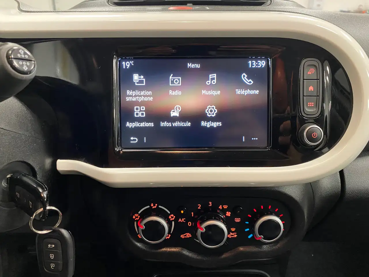 Renault Twingo 1.0i SCe Signature 1erMAIN / CARNET COMPLET / ETAT NEUF / FULL OPTIONS, миниатюра 18