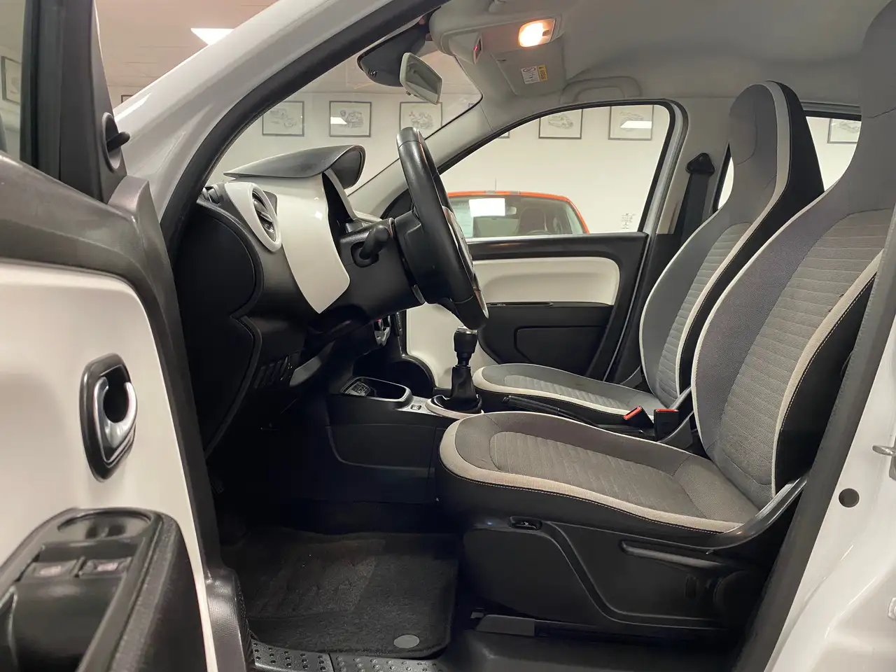 Renault Twingo 1.0i SCe Signature 1erMAIN / CARNET COMPLET / ETAT NEUF / FULL OPTIONS, миниатюра 9