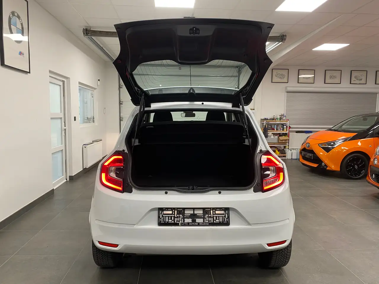 Renault Twingo 1.0i SCe Signature 1erMAIN / CARNET COMPLET / ETAT NEUF / FULL OPTIONS, миниатюра 6