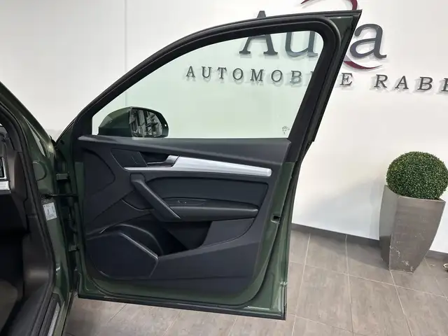 Audi Q5 view 12