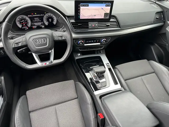 Audi Q5 view 9