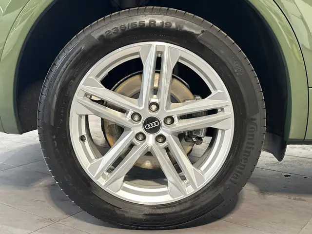 Audi Q5 view 3
