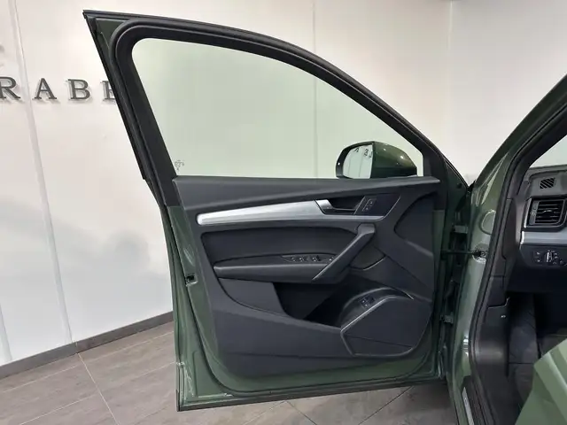 Audi Q5 view 11