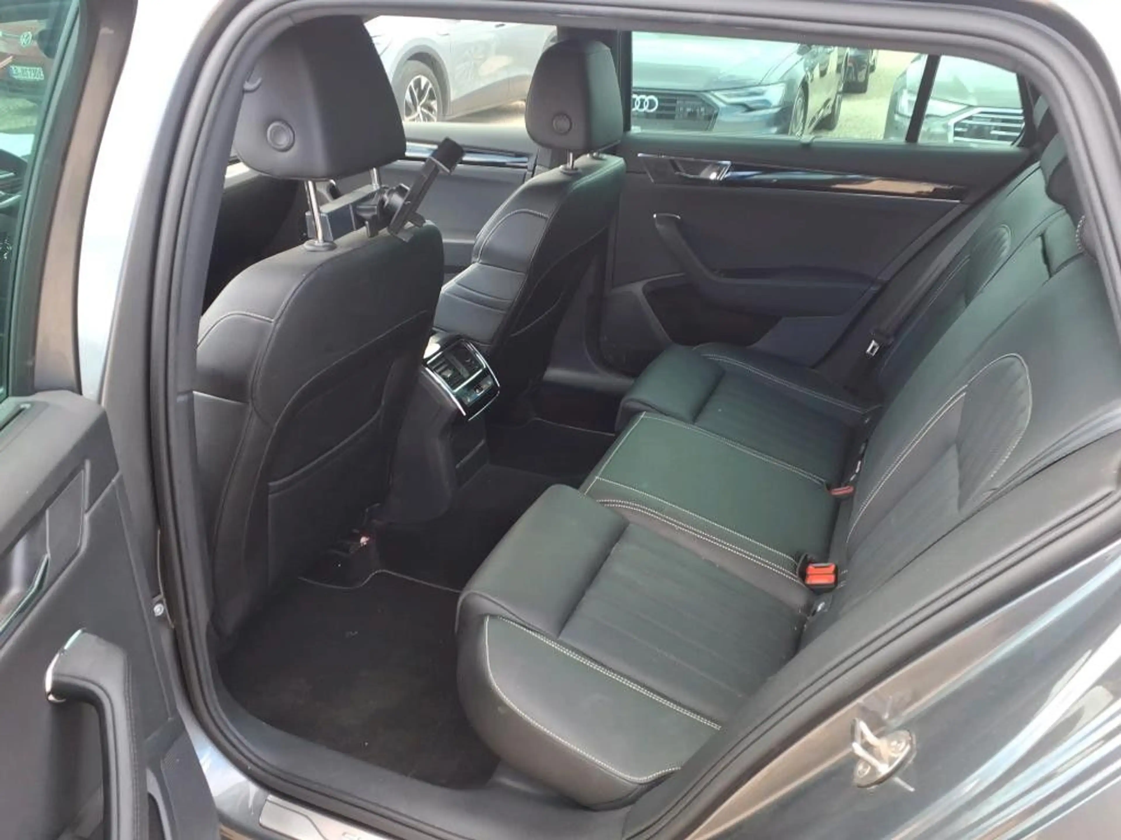 Skoda Superb Combi L&K 4x4 2.0TDI DSG Navi SHZ ACC — photo 6
