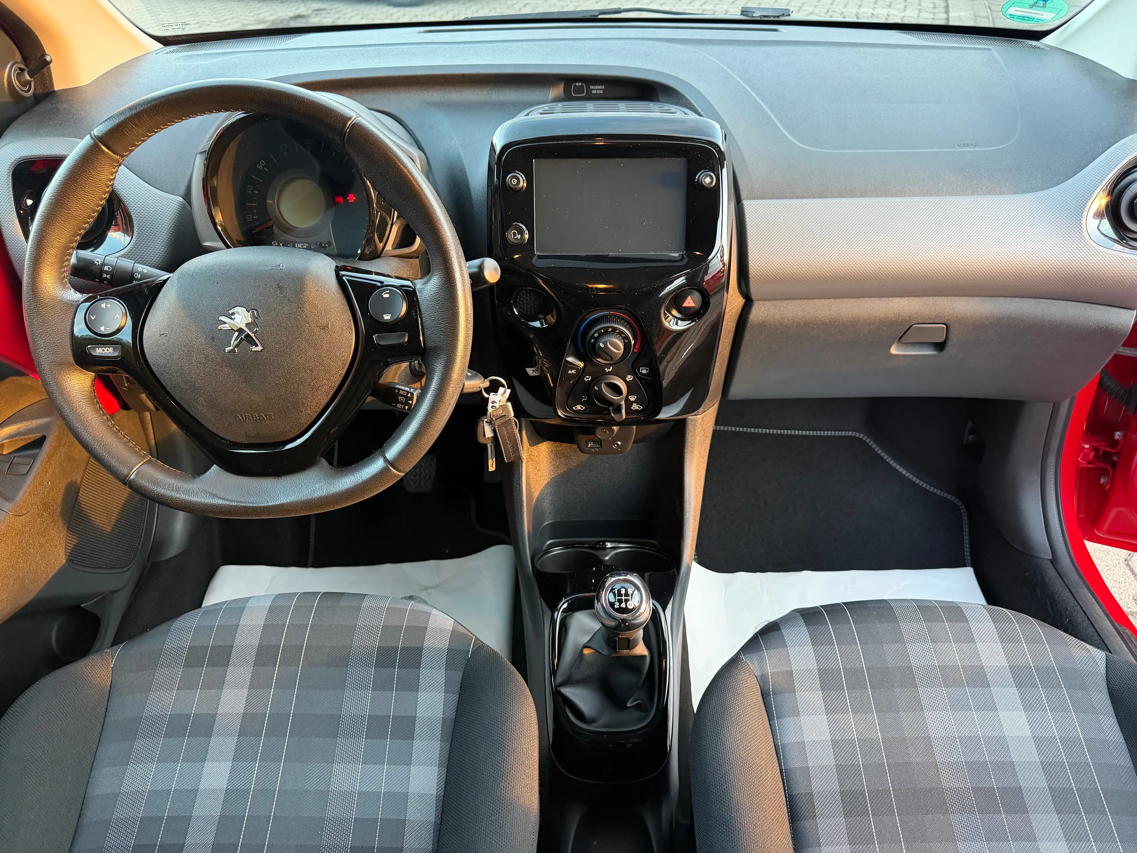 Peugeot 108 NUR 6.218 KM! – TÜV NEU – 1 JAHR GARANTIE — photo 12