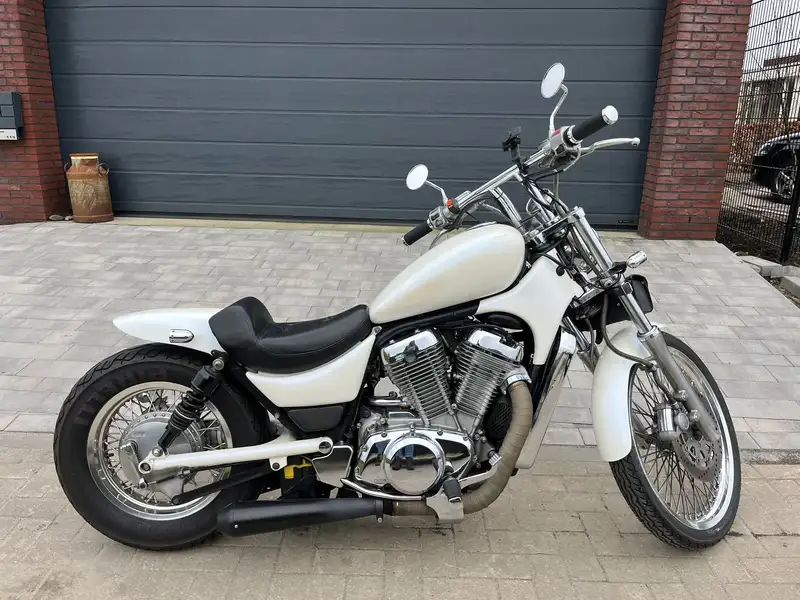 Suzuki VS 750 - foto 3