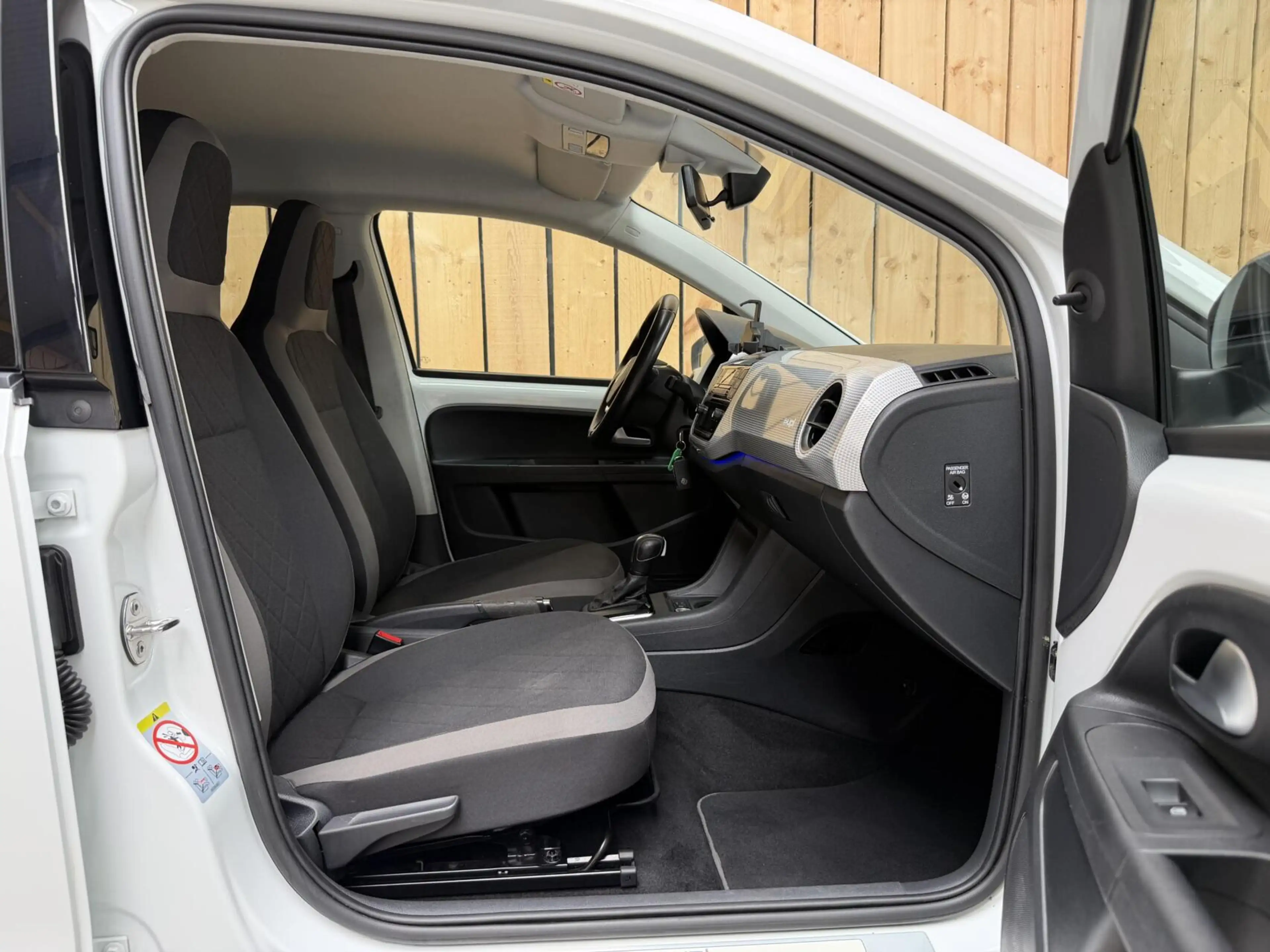 Volkswagen e-up! e-up! Style SoH 88% | Achteruitrijcamera | Afwijke — photo 41