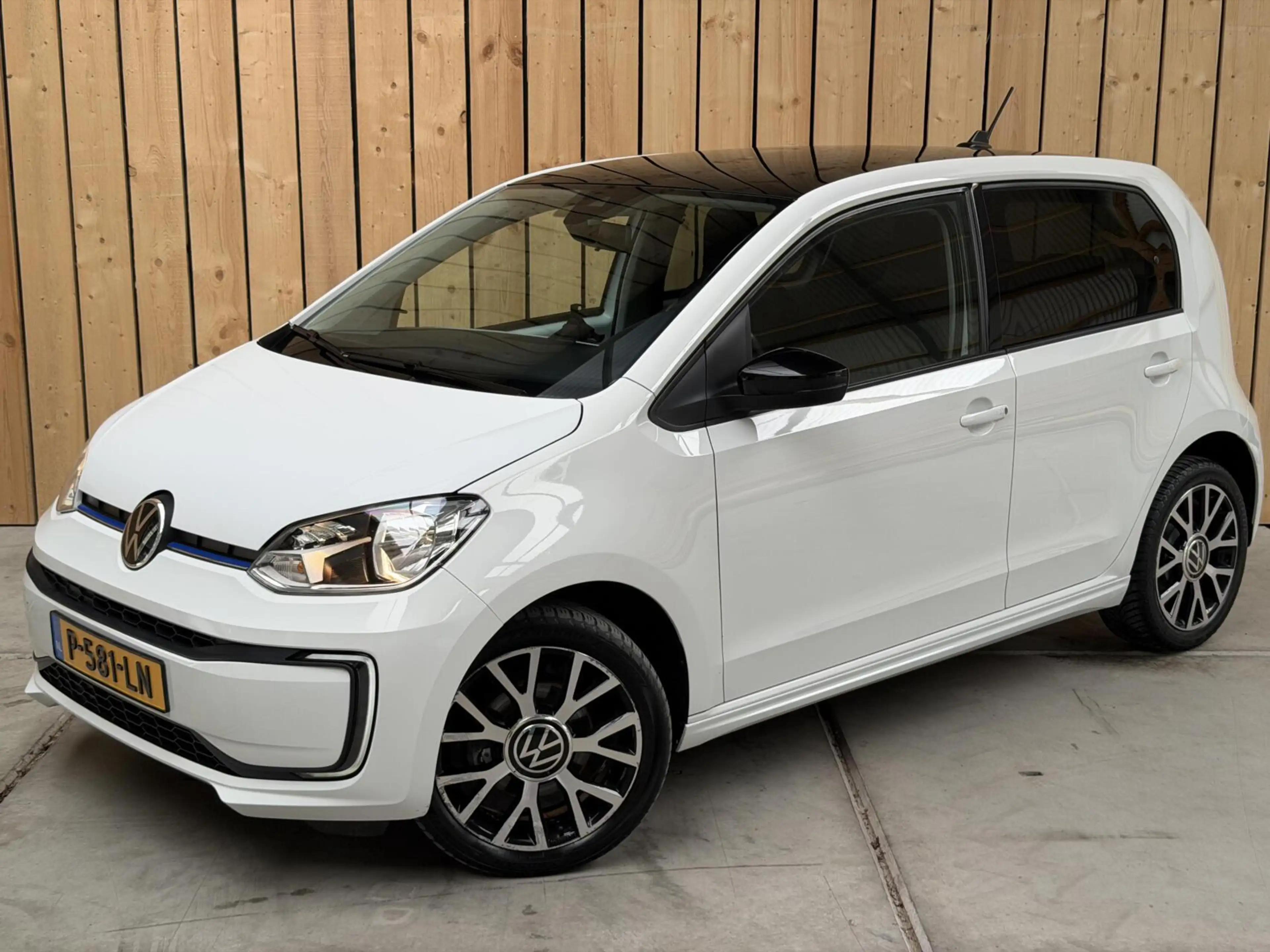 Volkswagen e-up! e-up! Style SoH 88% | Achteruitrijcamera | Afwijke — photo 23