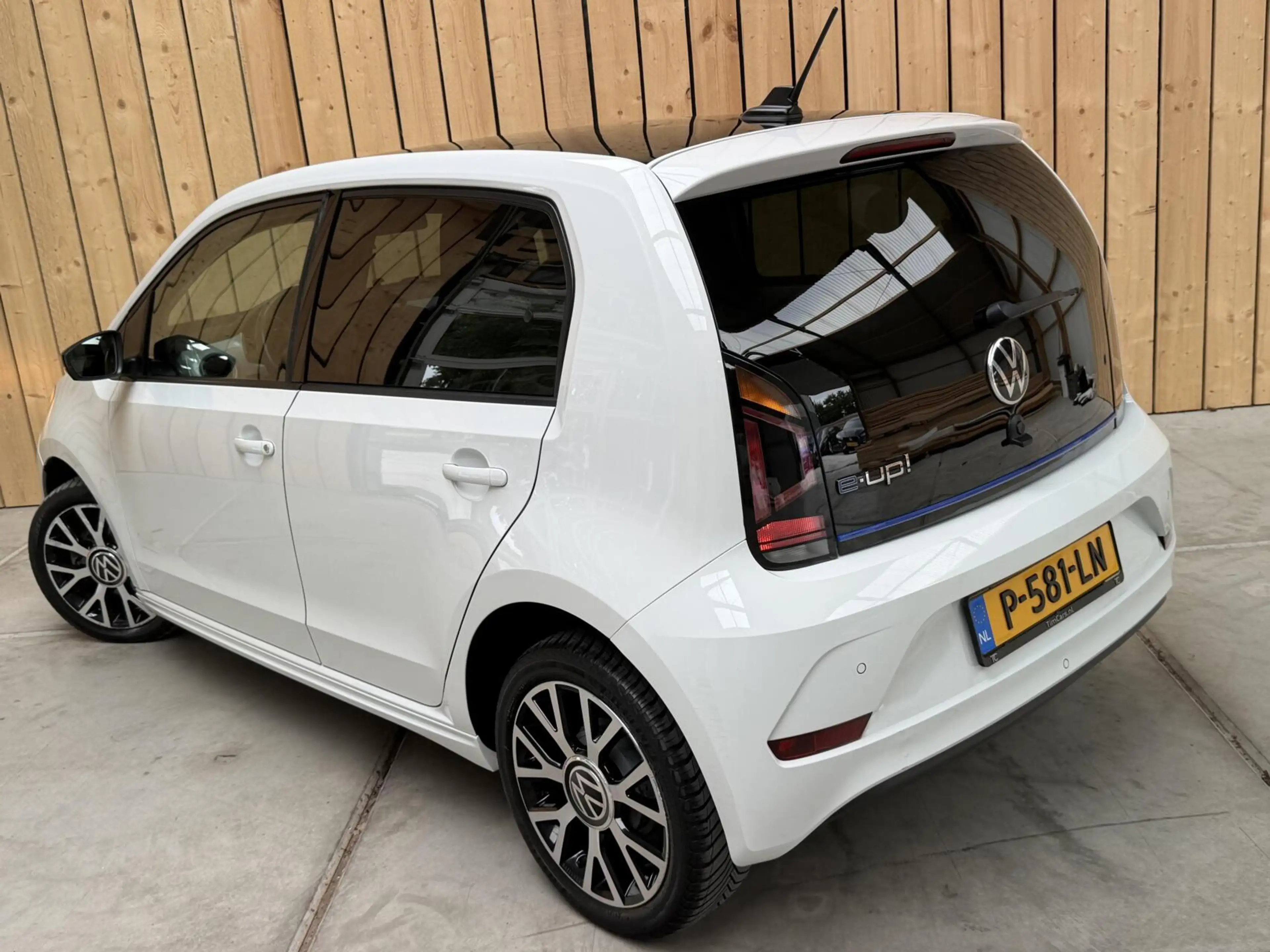 Volkswagen e-up! e-up! Style SoH 88% | Achteruitrijcamera | Afwijke — photo 25