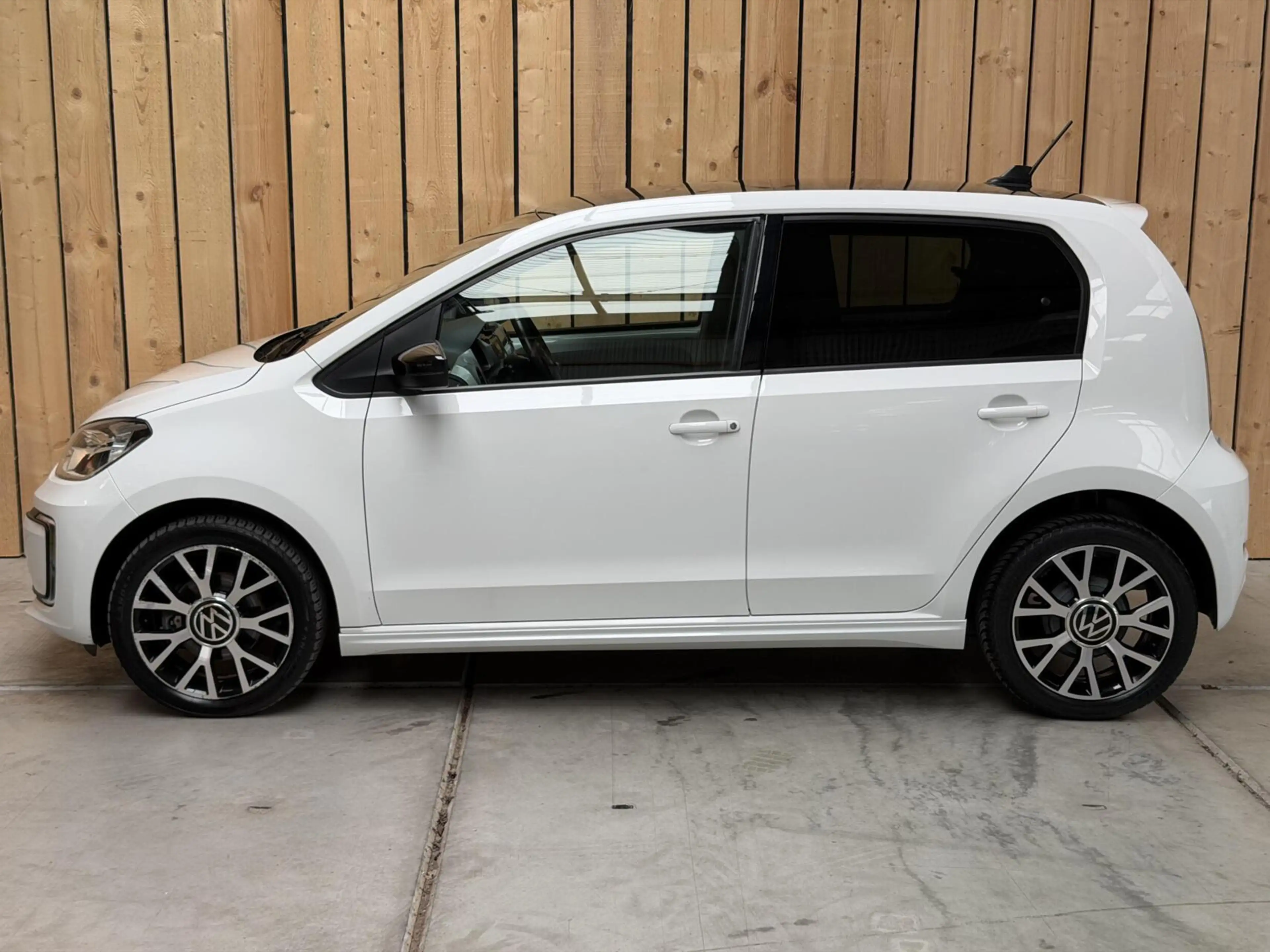 Volkswagen e-up! e-up! Style SoH 88% | Achteruitrijcamera | Afwijke — photo 24