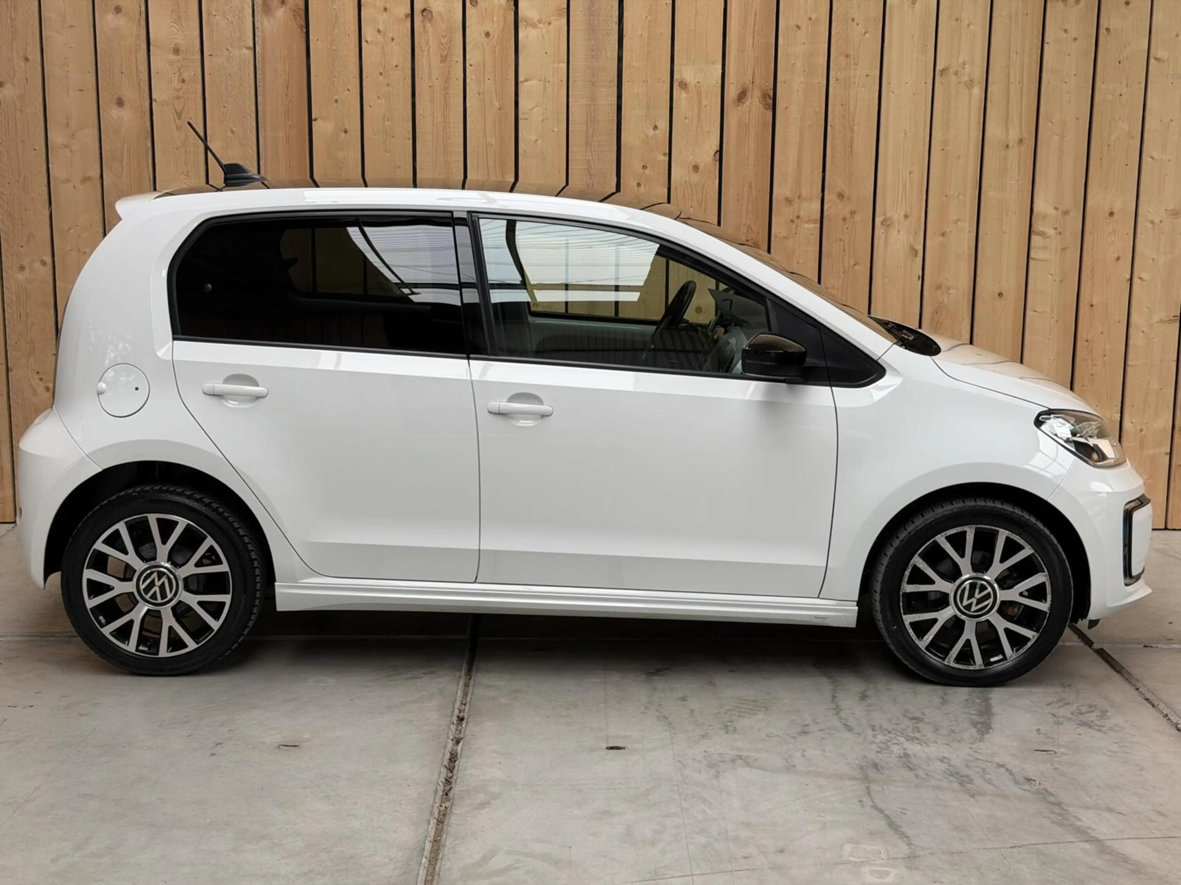 Volkswagen e-up! e-up! Style SoH 88% | Achteruitrijcamera | Afwijke — photo 49