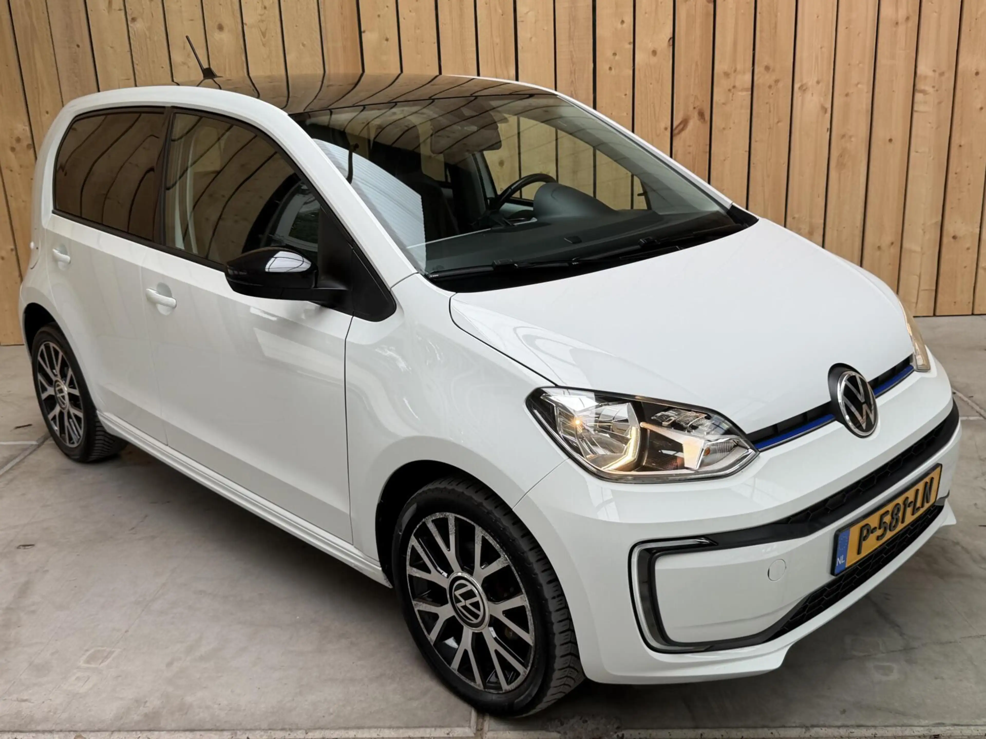 Volkswagen e-up! e-up! Style SoH 88% | Achteruitrijcamera | Afwijke — photo 33
