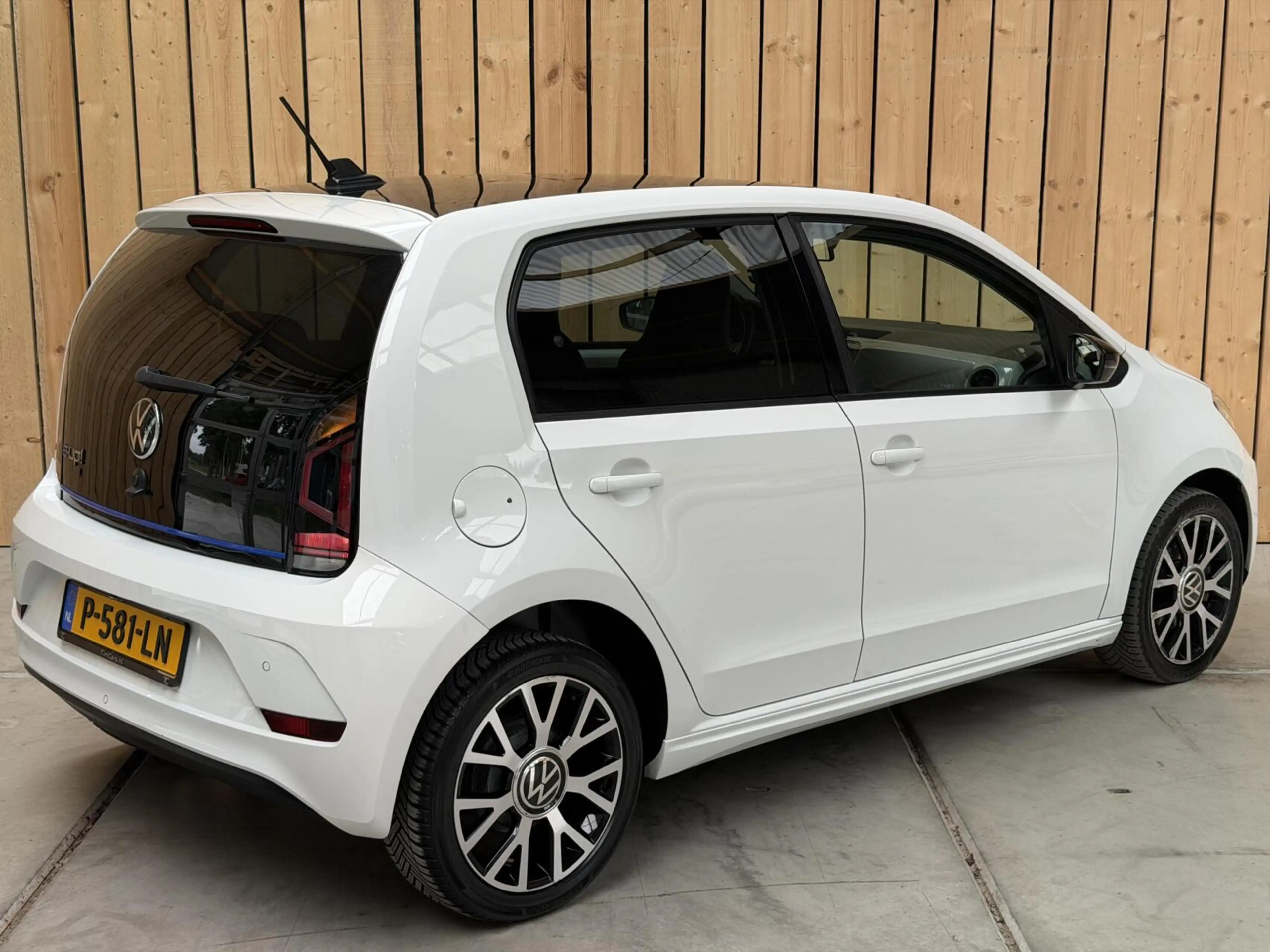 Volkswagen e-up! e-up! Style SoH 88% | Achteruitrijcamera | Afwijke — photo 32