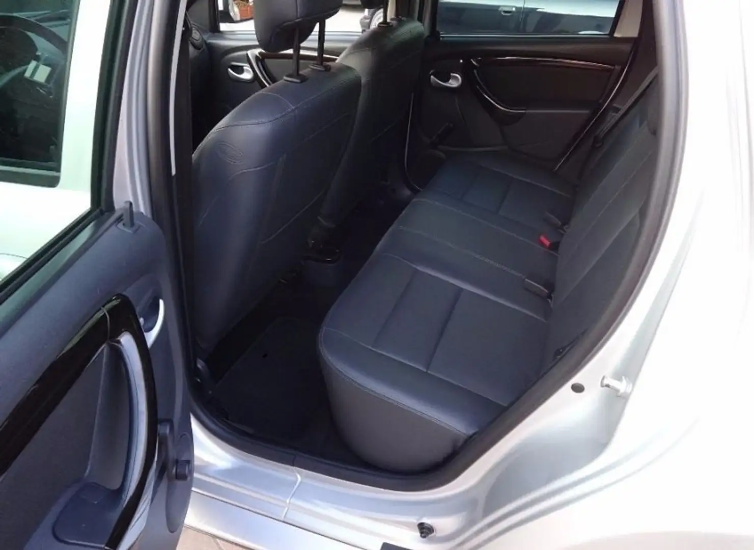 Dacia Duster dCi 110 FAP 4x4 Prestige Silber - 2