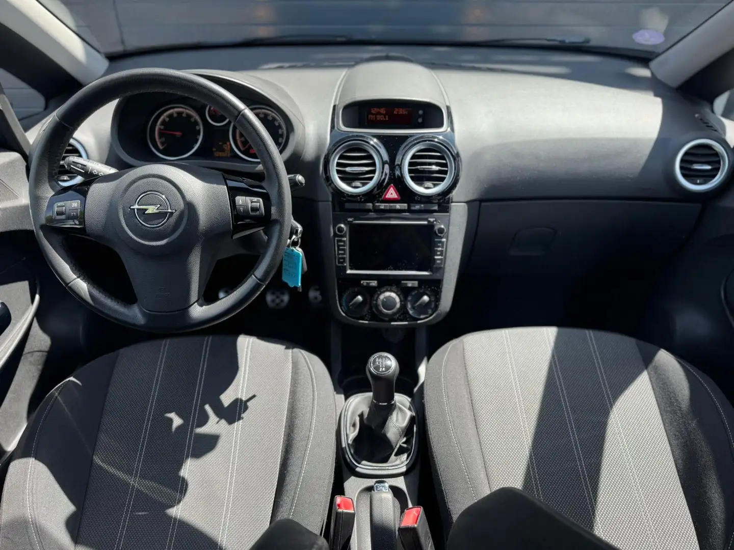 Opel Corsa 1.4 Turbo Cosmo AIRCO|CRUISE|CARPLAY|2 EIGENAAR|EL Zwart - 2