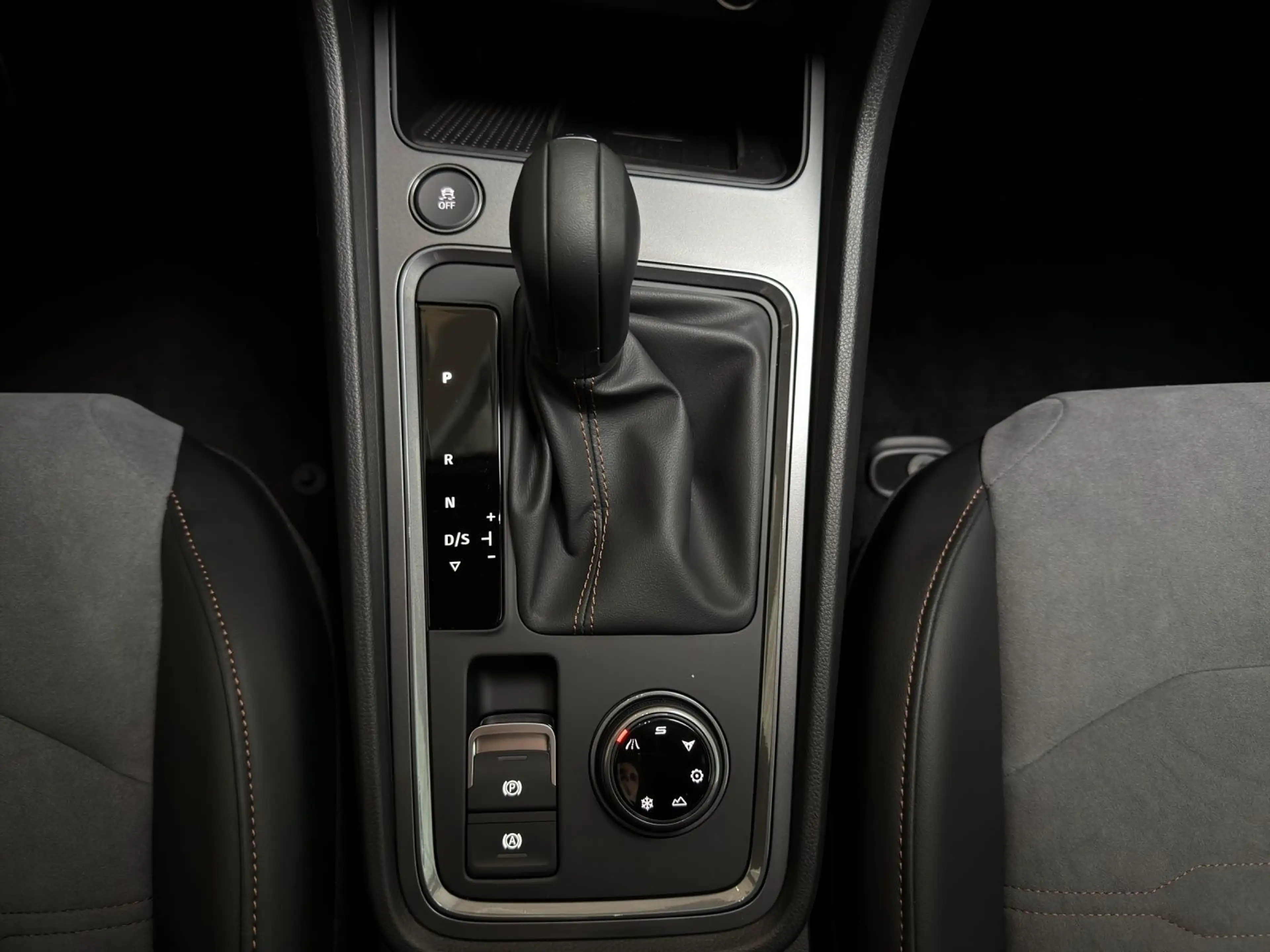 CUPRA Ateca 2.0 TSI DSG VZ 4DRIVE AREA VIEW BREMBO NAV — photo 11