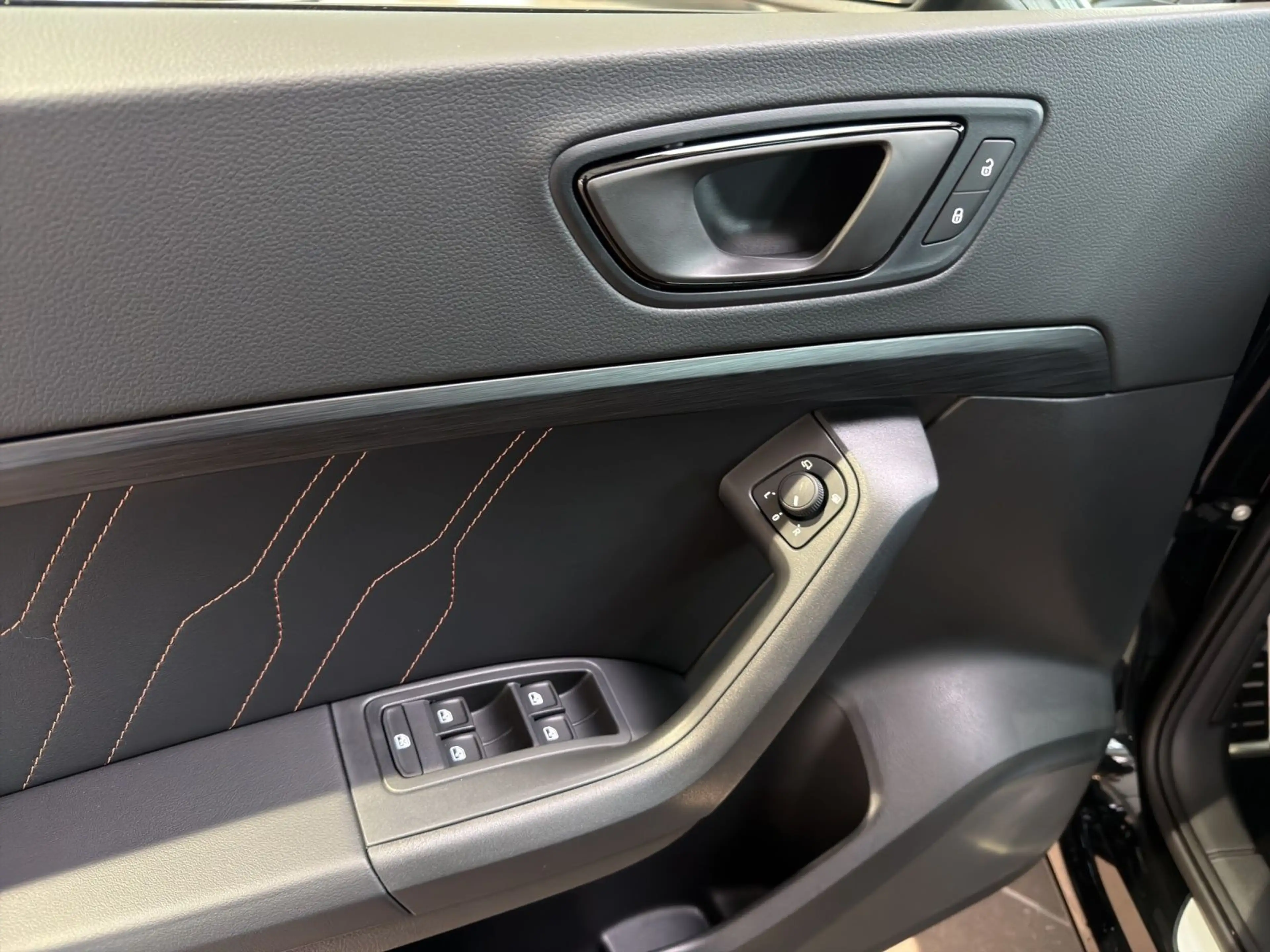 CUPRA Ateca 2.0 TSI DSG VZ 4DRIVE AREA VIEW BREMBO NAV — photo 8
