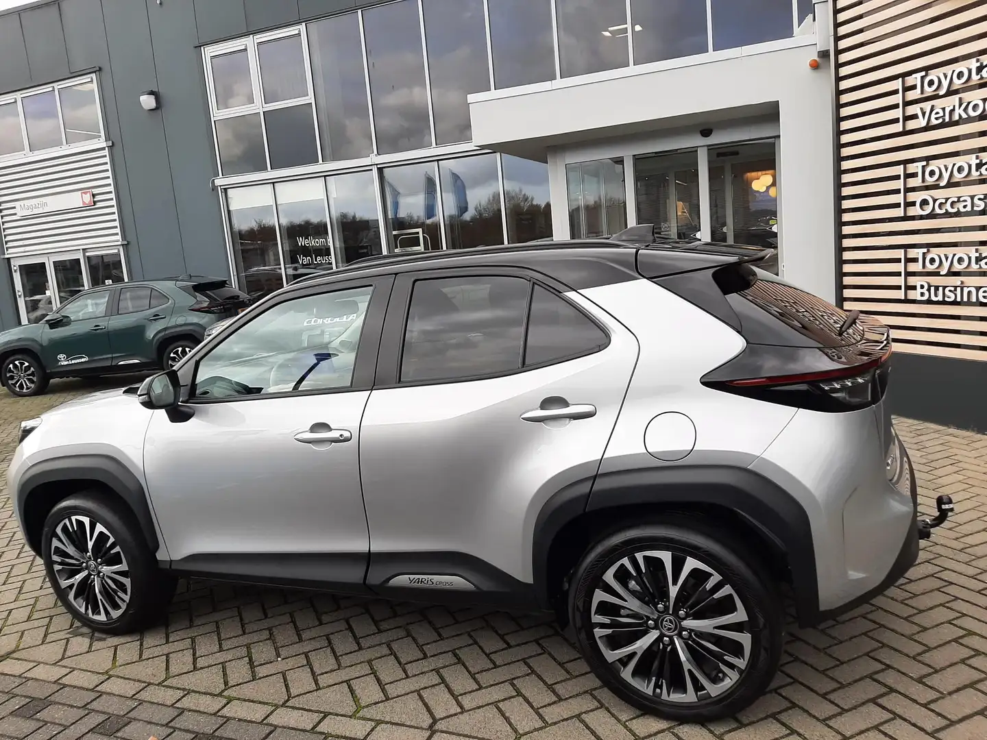 Toyota Yaris Cross 1.5 Hybrid 130 Executive TREKHAAK STOELVERW APPLE/ Gris - 2
