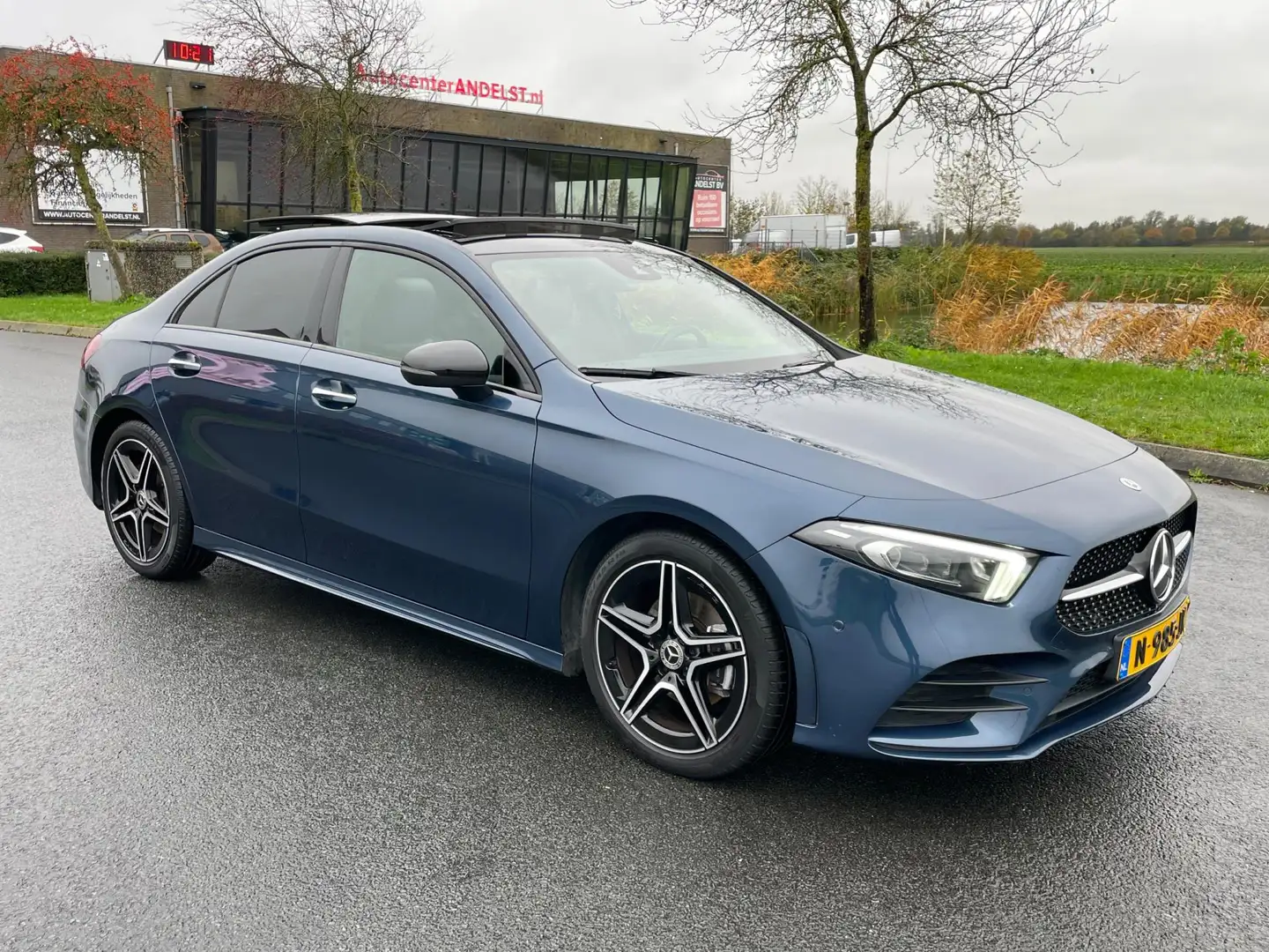 Mercedes-Benz A 200 Business Solution AMG, Aut, Trekhaak, Pano, Cam, E Blauw - 2