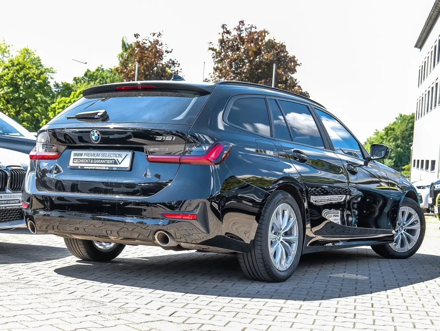 BMW 318 i AHK NAVI LED PDC V+H DAB Tempomat Klima LM Schwarz - 2