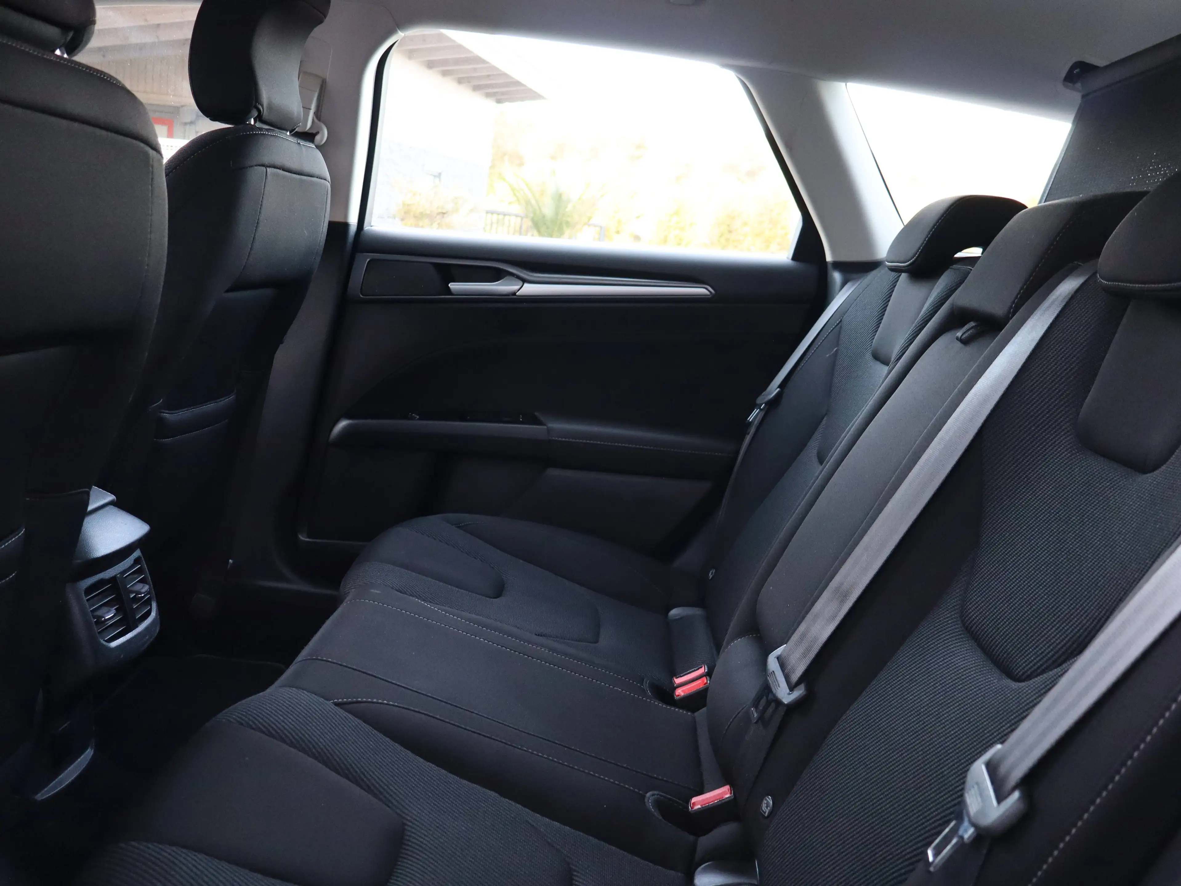 Ford Mondeo Turnier 2.0 TDCi PowerShift-Aut BUSINESS EDITION *AHK*LED*NAVI* — photo 12