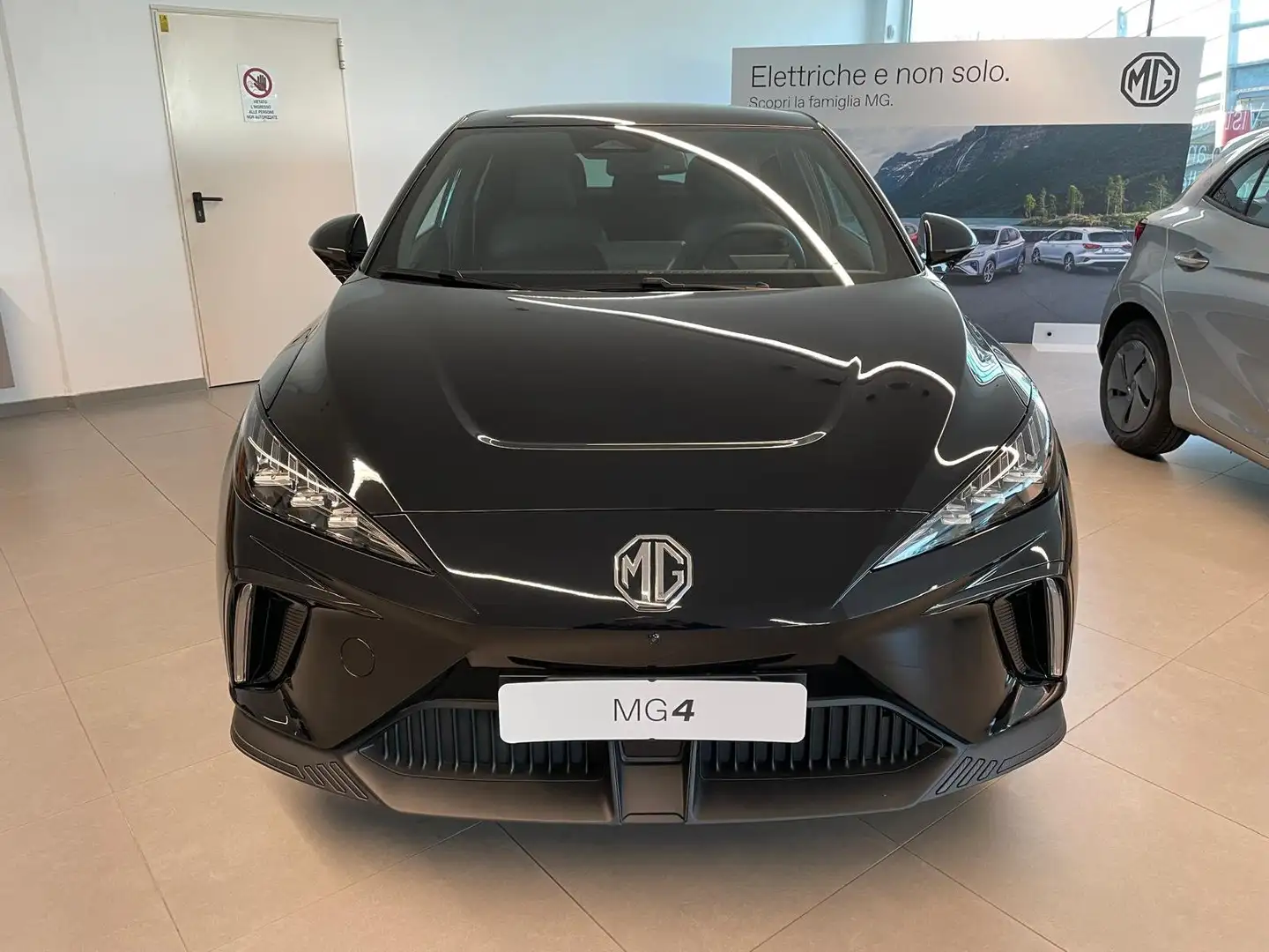 MG MG4 64kW 100%elettrica LUXURY PRONTA CONSEGNA Nero - 2