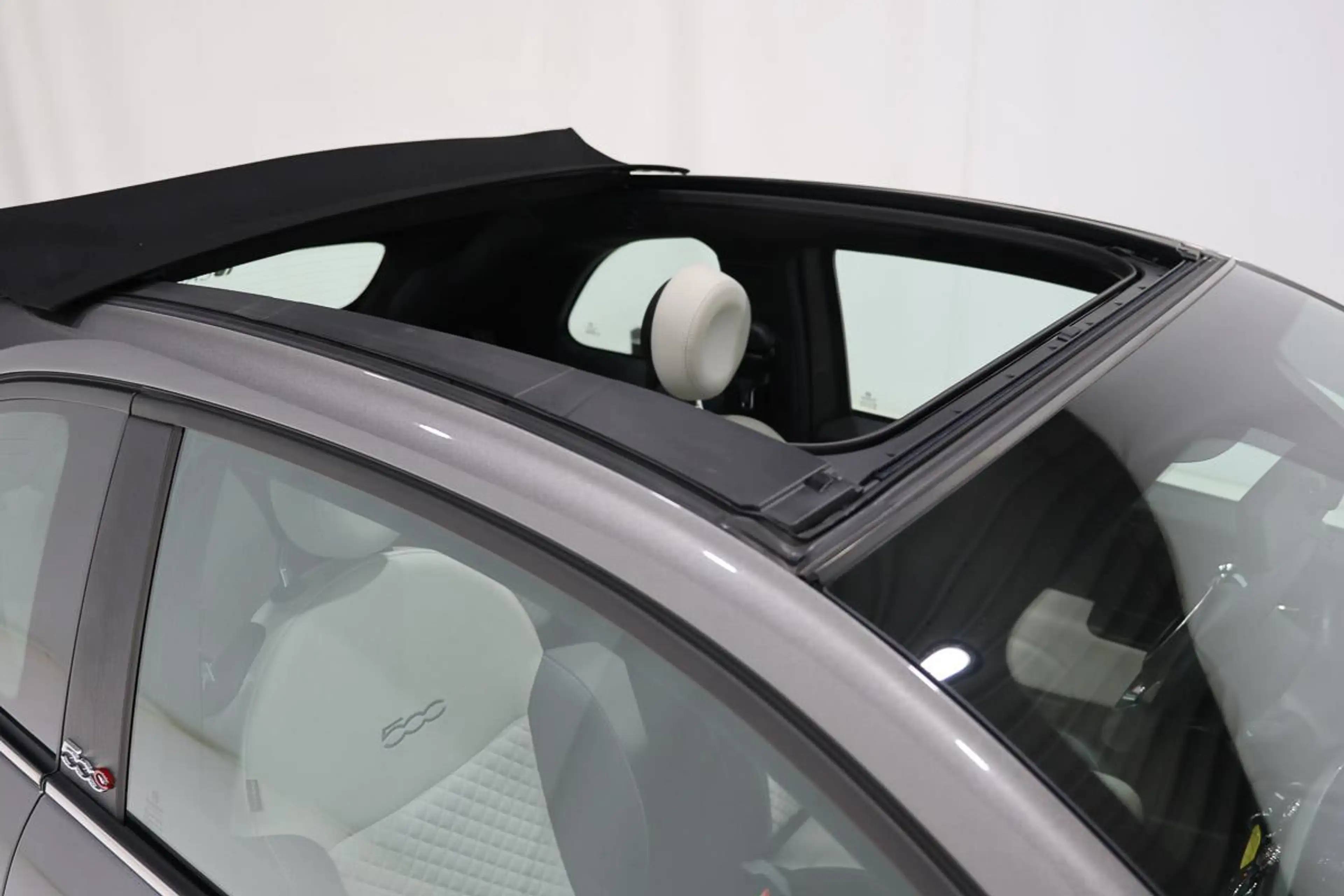 Fiat 500C 1.0 HYBRID DOLCEVITA CLIM AUTO CARPLAY RADAR JA15 — photo 9