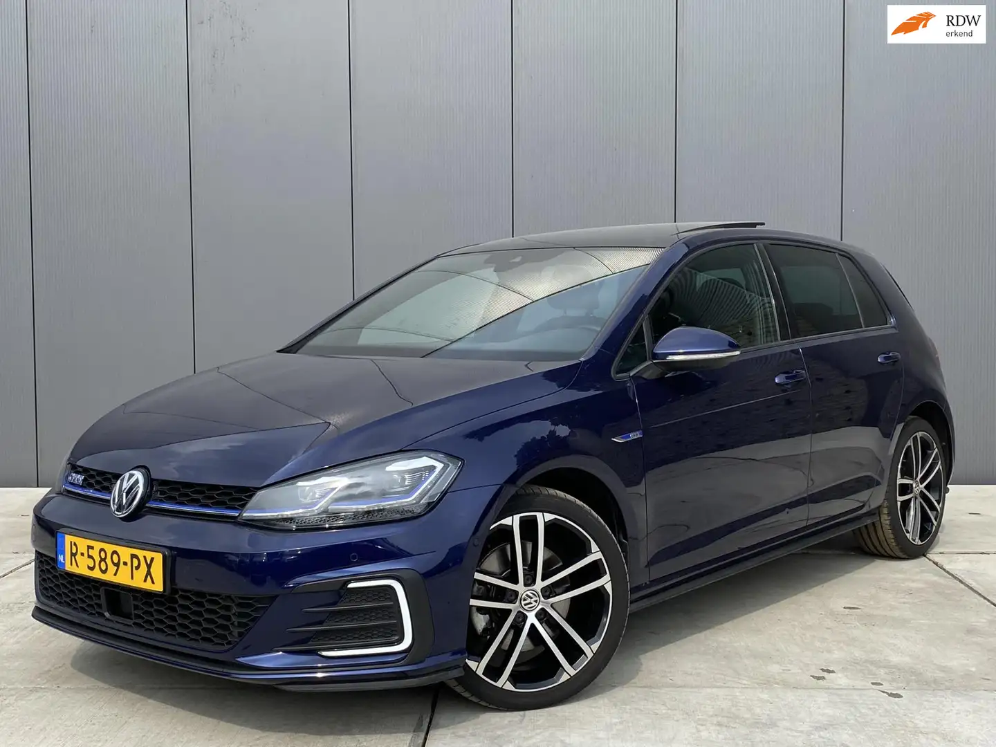 Volkswagen Golf GTE 1.4 TSI 204pk PHEV Panoramadak / Active Info Displ Blau - 1