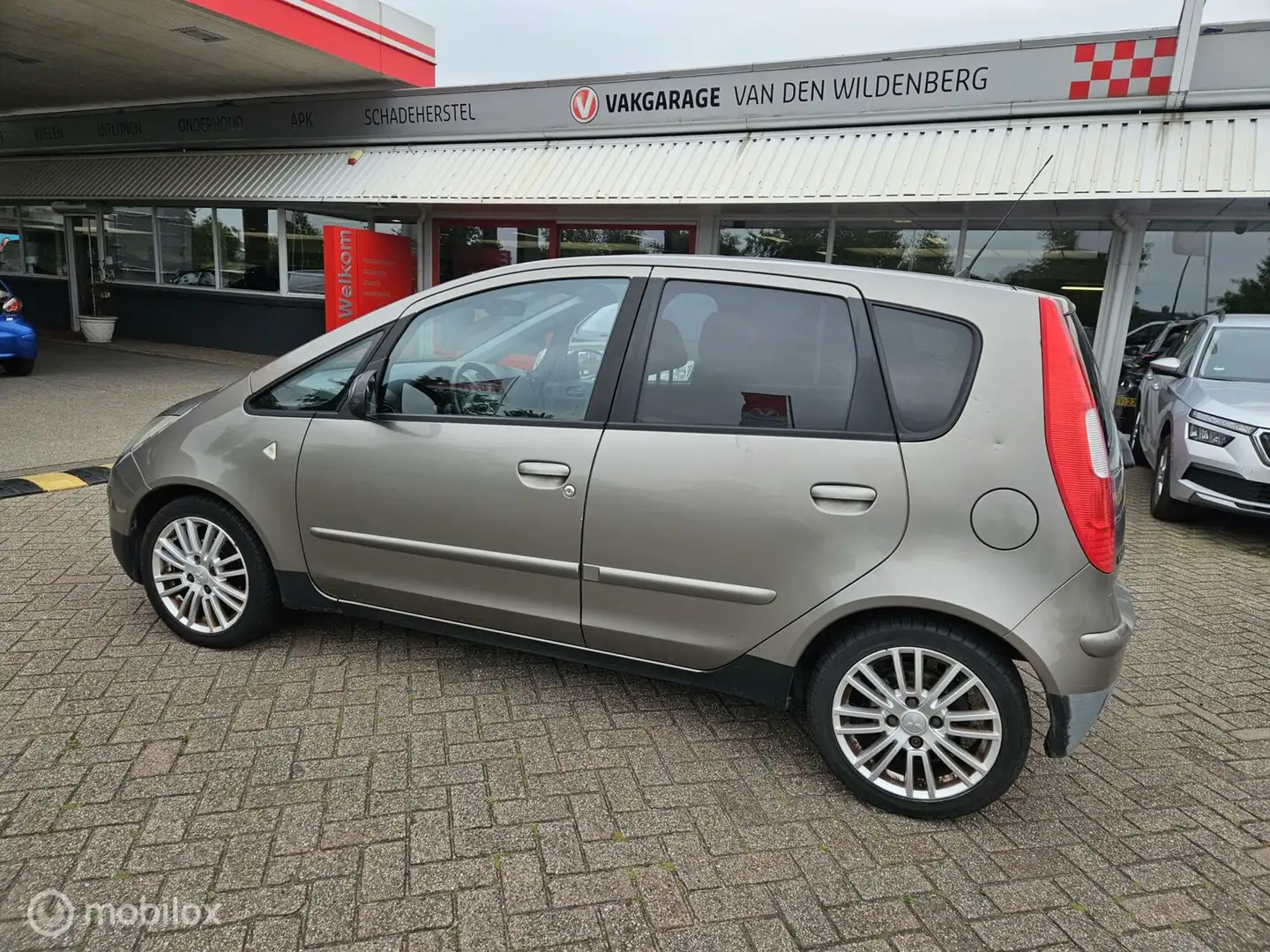 Mitsubishi Colt 1.5 Instyle Grijs - 2
