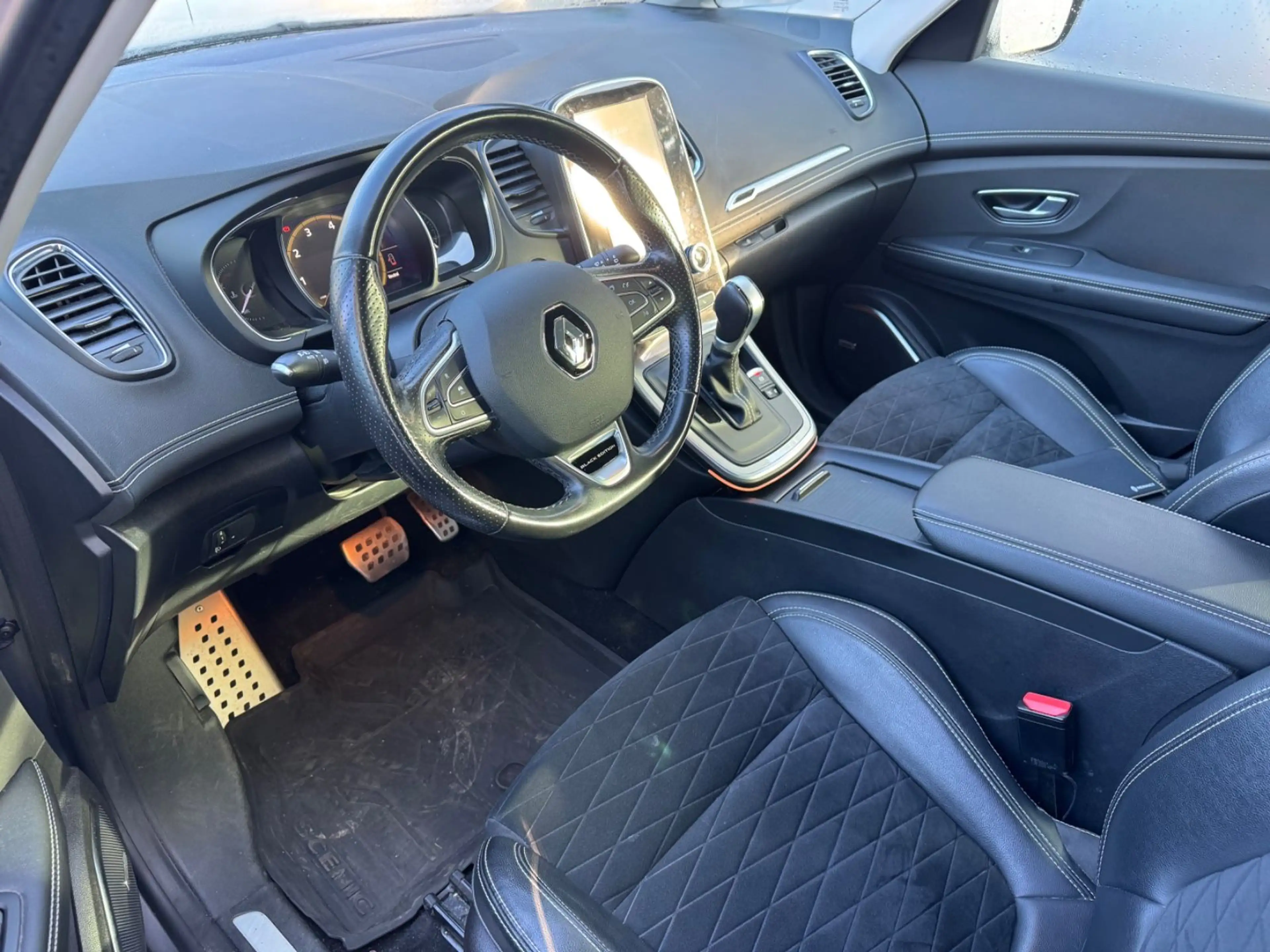 Renault Grand Scenic TCe 160 BLACK EDITION * 7-SITZER* — photo 2