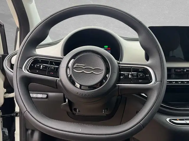Fiat 500e view 11