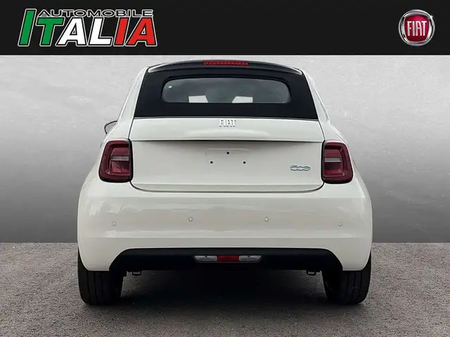 Fiat 500e view 4