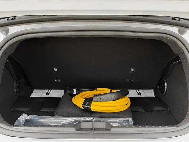 Fiat 500e view 10