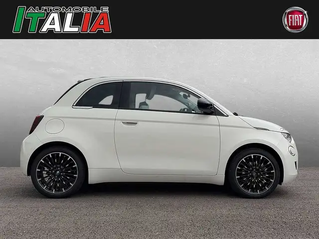 Fiat 500e view 3