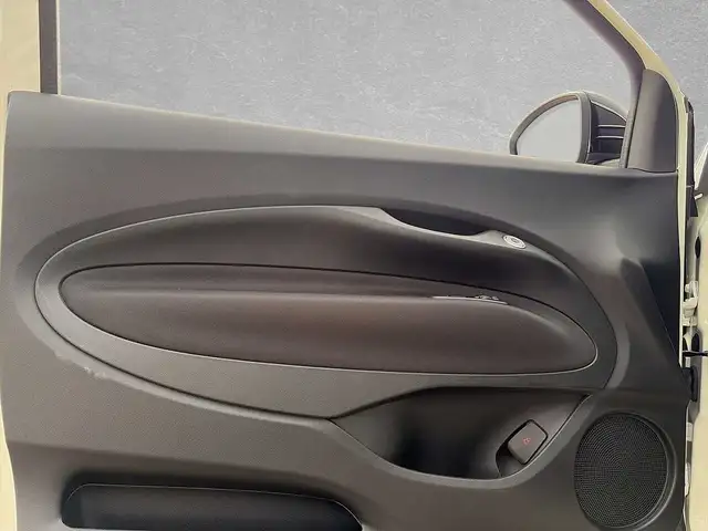 Fiat 500e view 5