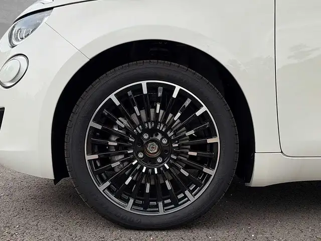 Fiat 500e view 9