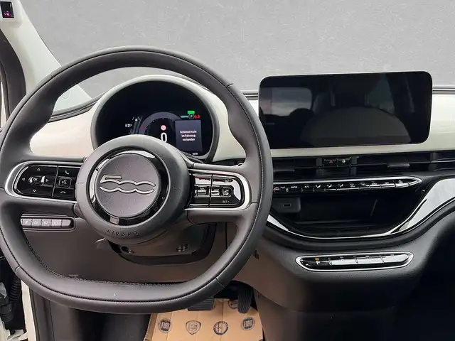 Fiat 500e view 7