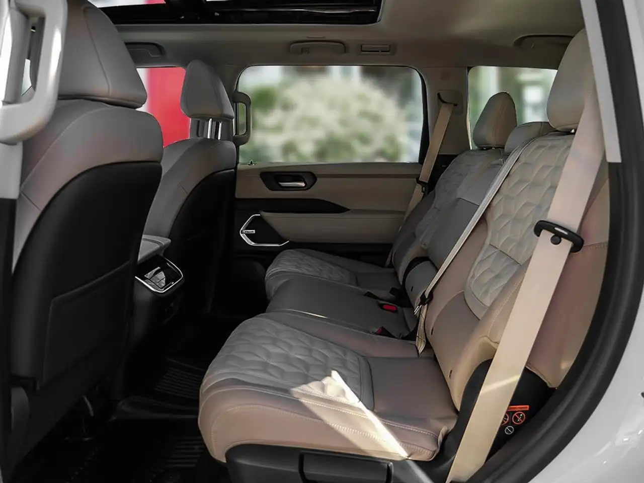 Nissan Armada снимка Nissan Armada