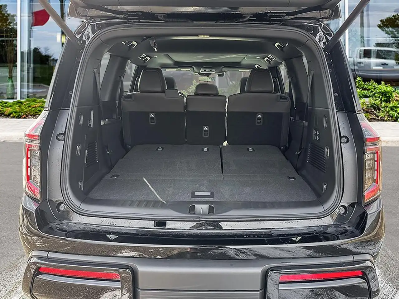 Nissan Armada снимка Nissan Armada