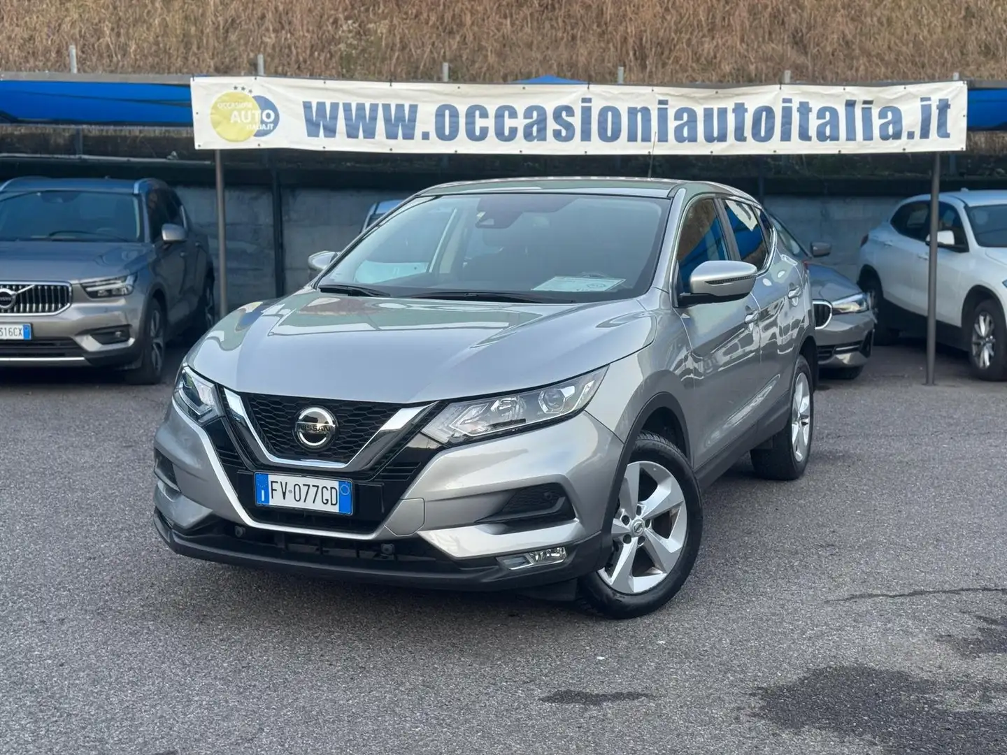 Nissan Qashqai 1.3 dig-t  140cv srebrna - 1