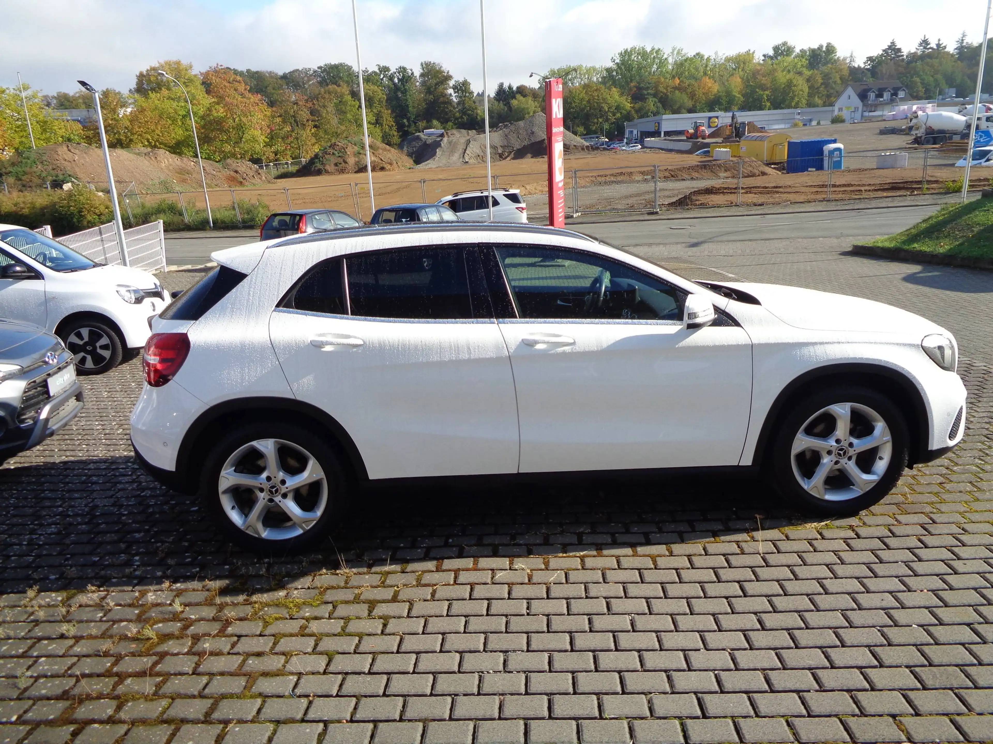 Mercedes-Benz GLA 180 GLA 180 Automatik,Navi,Kamera,Panorama — photo 2