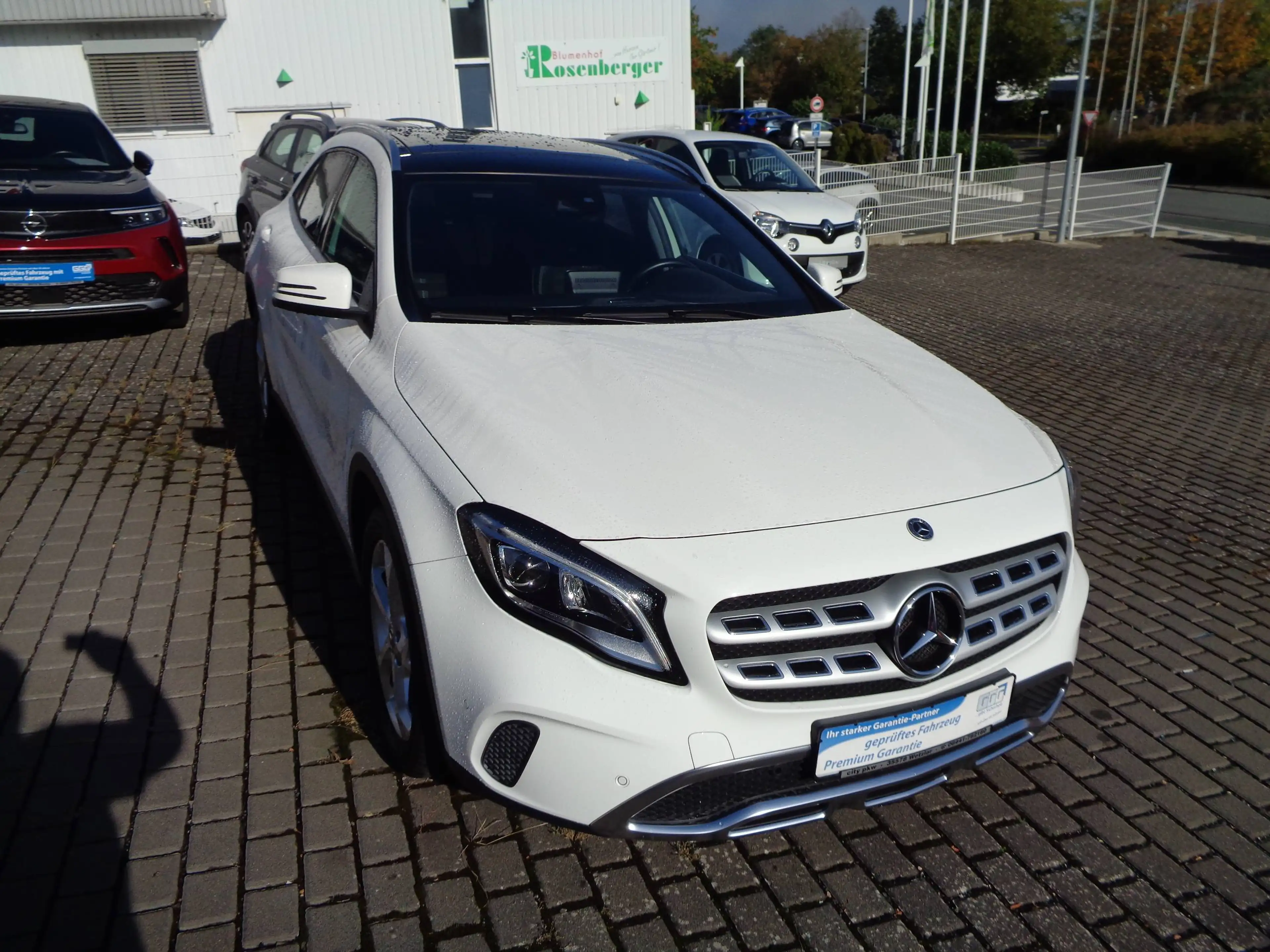 Mercedes-Benz GLA 180 GLA 180 Automatik,Navi,Kamera,Panorama — photo 3