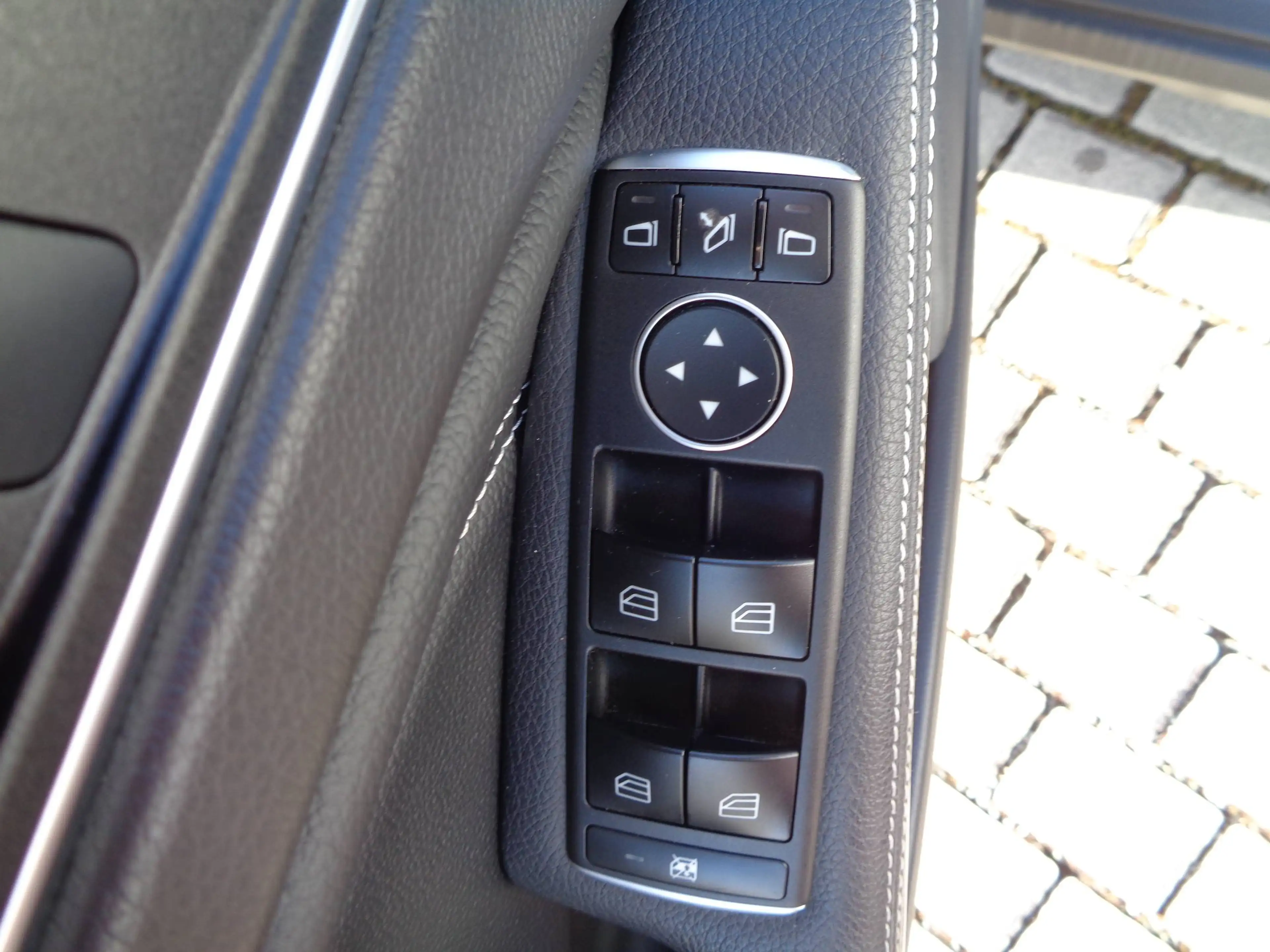 Mercedes-Benz GLA 180 GLA 180 Automatik,Navi,Kamera,Panorama — photo 11