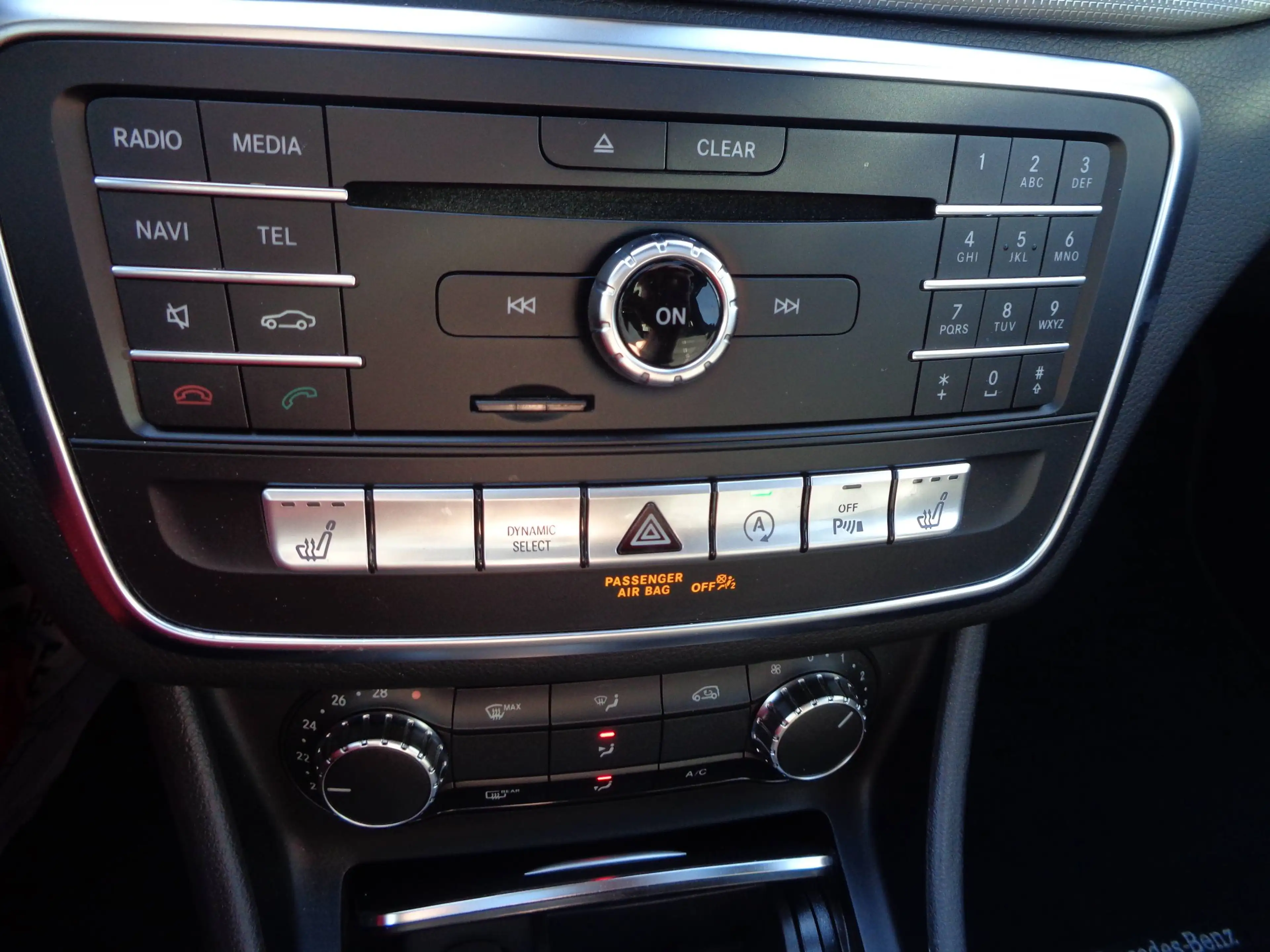 Mercedes-Benz GLA 180 GLA 180 Automatik,Navi,Kamera,Panorama — photo 9